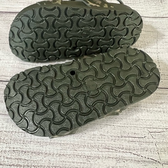 Capelli New York Dinosaur Sandals Toddler Size 7 NWOT Velcro Strap Green - Picture 2 of 4